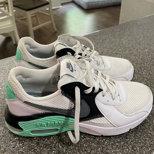 Nike Air Max women’s shoes